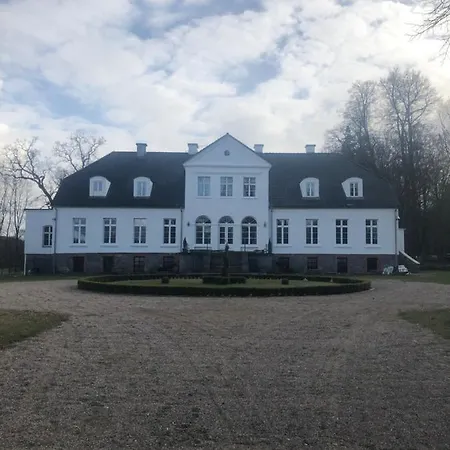 Dwor Role Country house